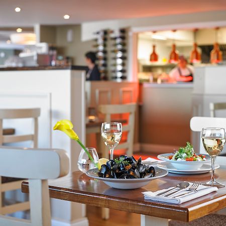 Westport Coast Hotel エクステリア 写真
