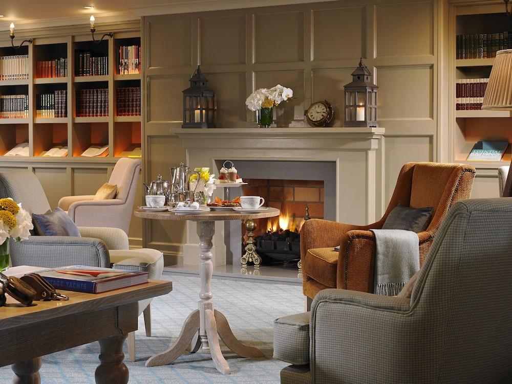 Westport Coast Hotel エクステリア 写真