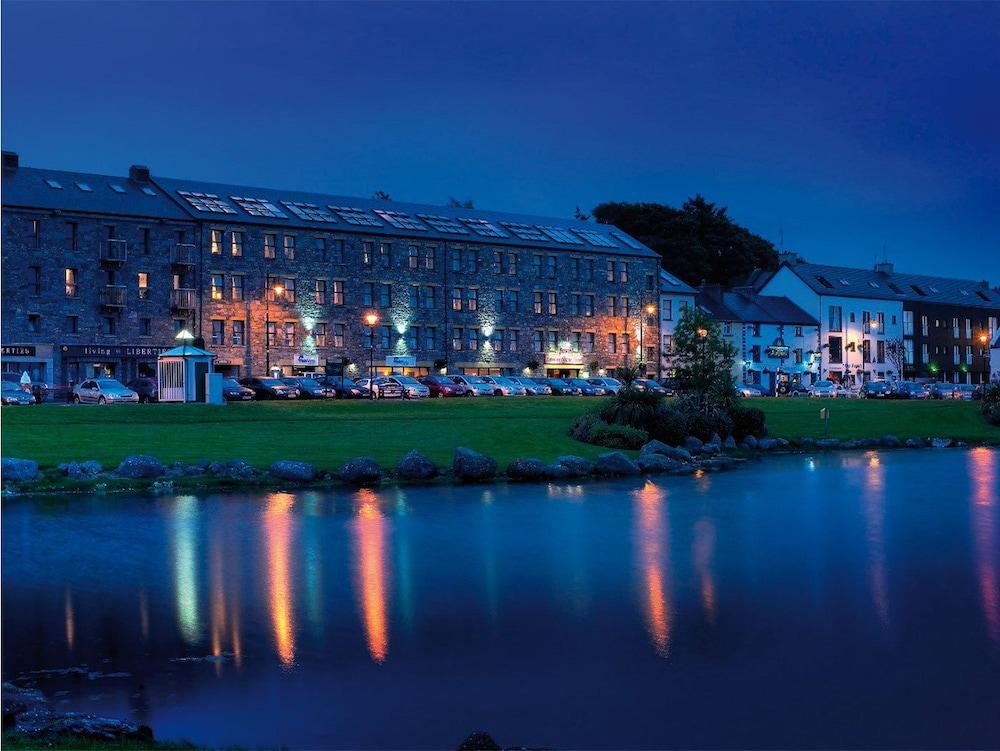 Westport Coast Hotel エクステリア 写真