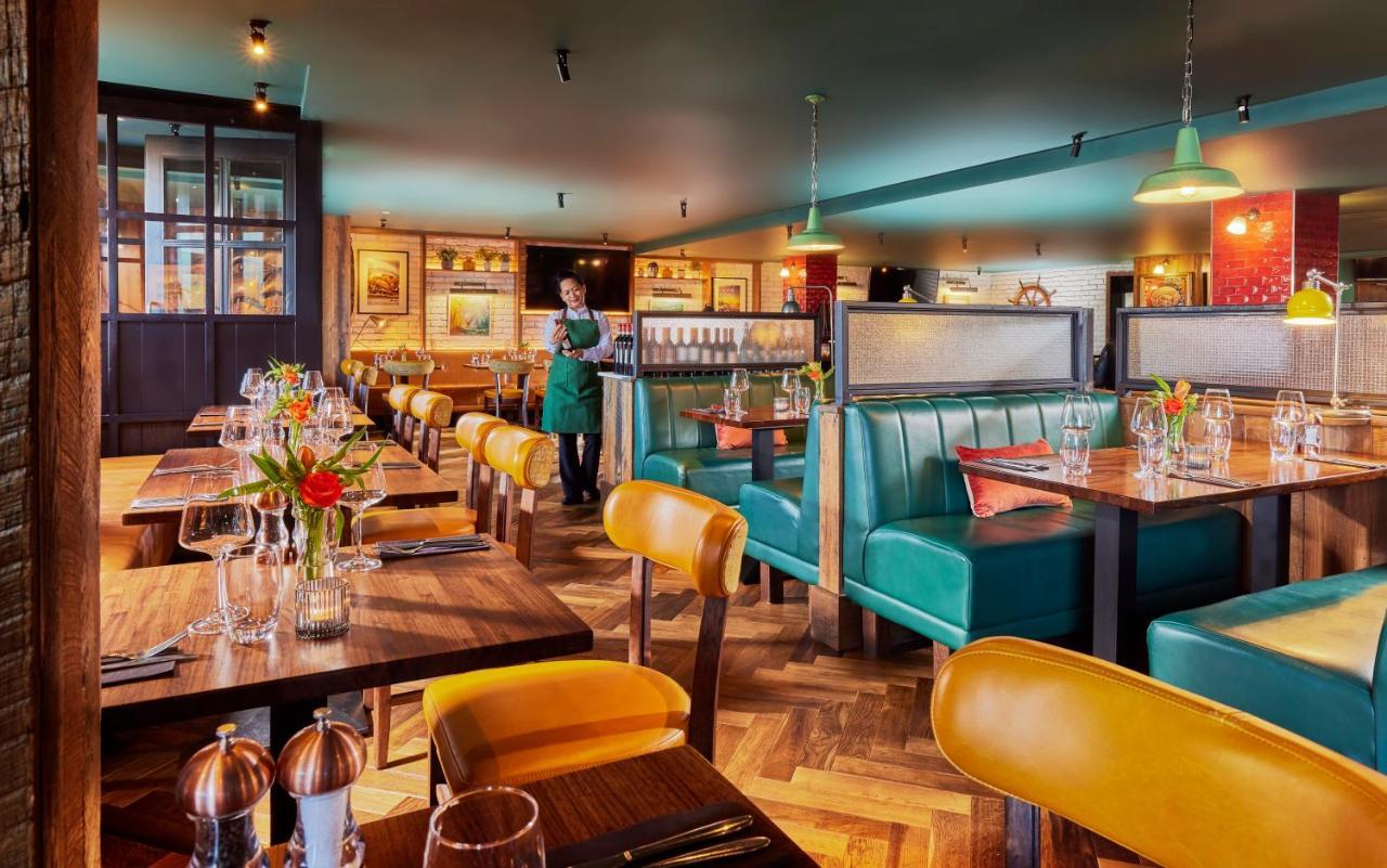 Westport Coast Hotel エクステリア 写真