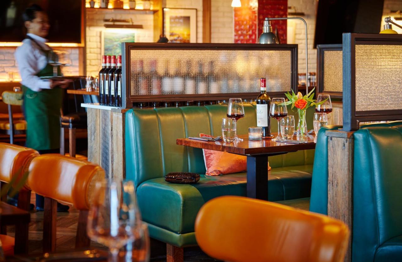 Westport Coast Hotel エクステリア 写真