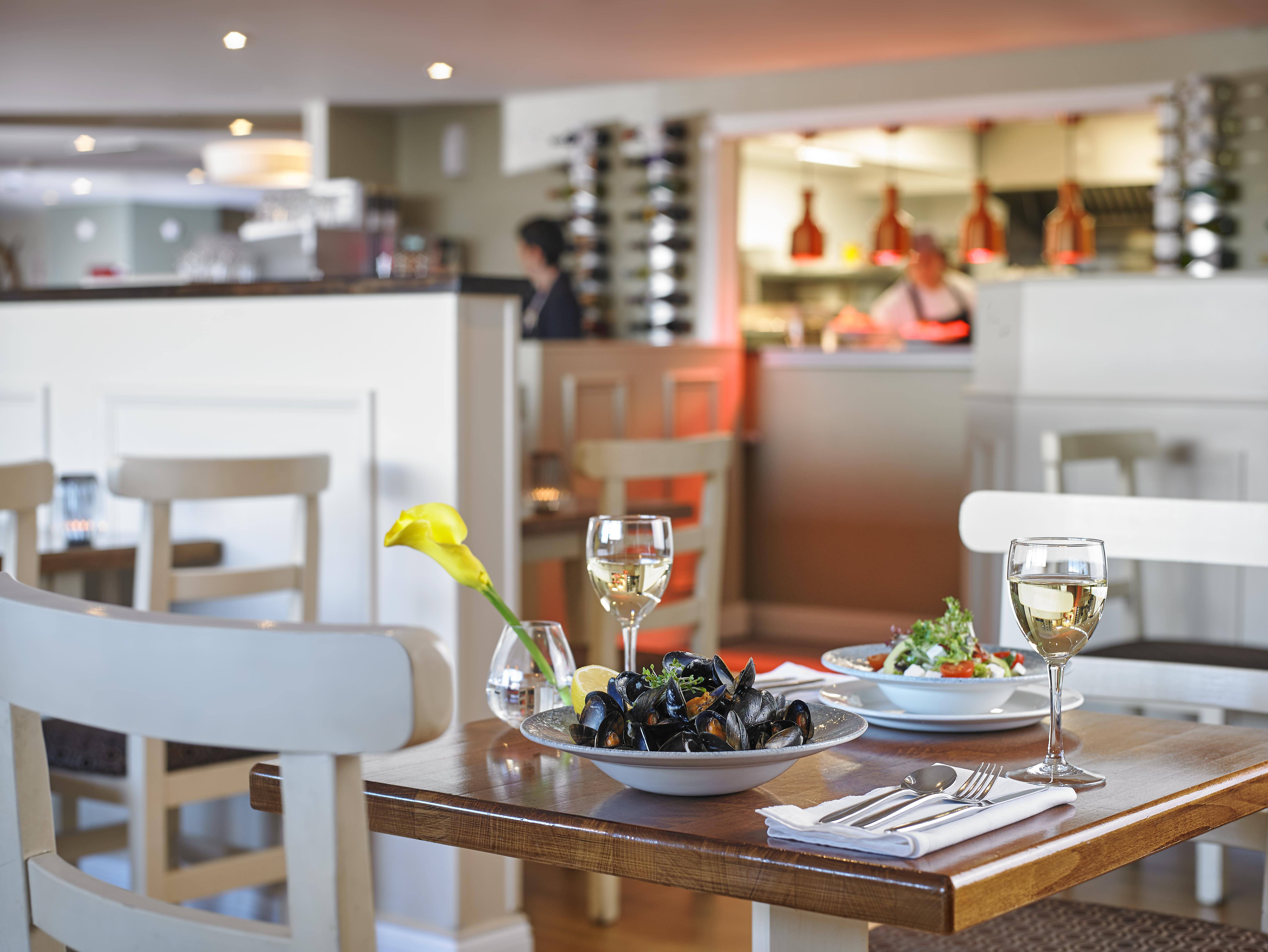 Westport Coast Hotel エクステリア 写真