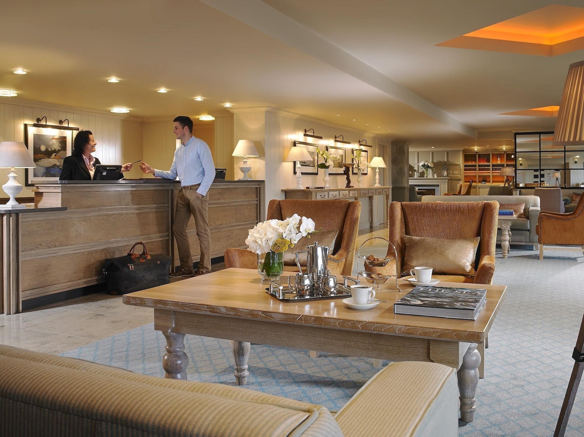 Westport Coast Hotel エクステリア 写真