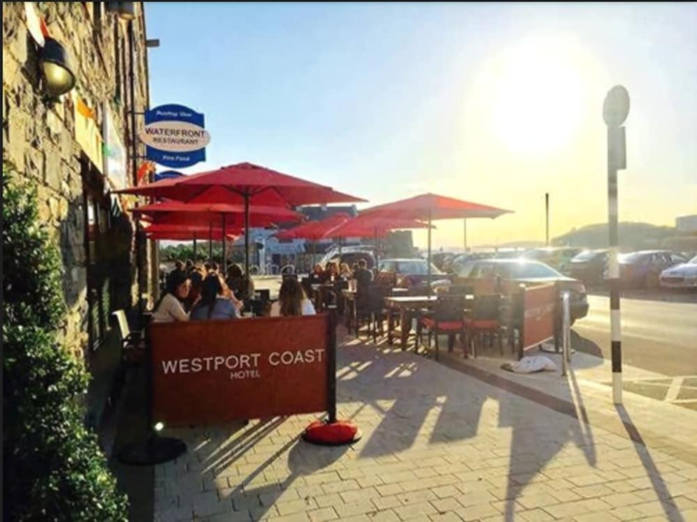 Westport Coast Hotel エクステリア 写真