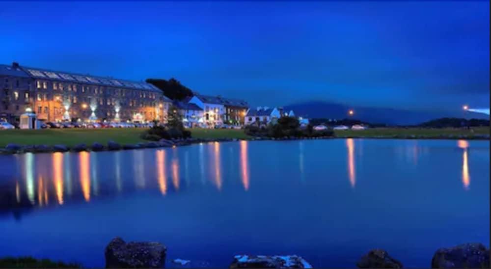 Westport Coast Hotel エクステリア 写真