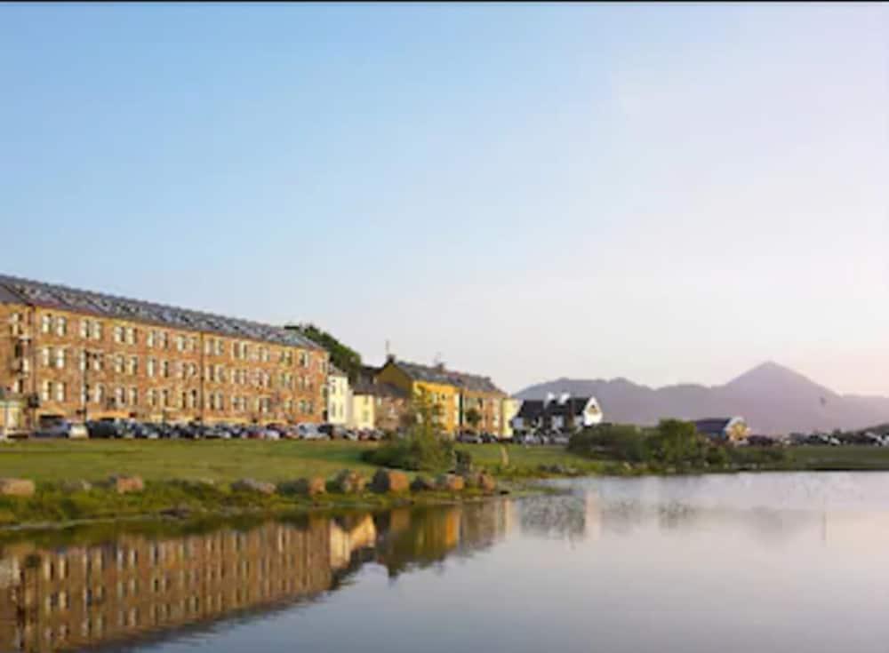 Westport Coast Hotel エクステリア 写真