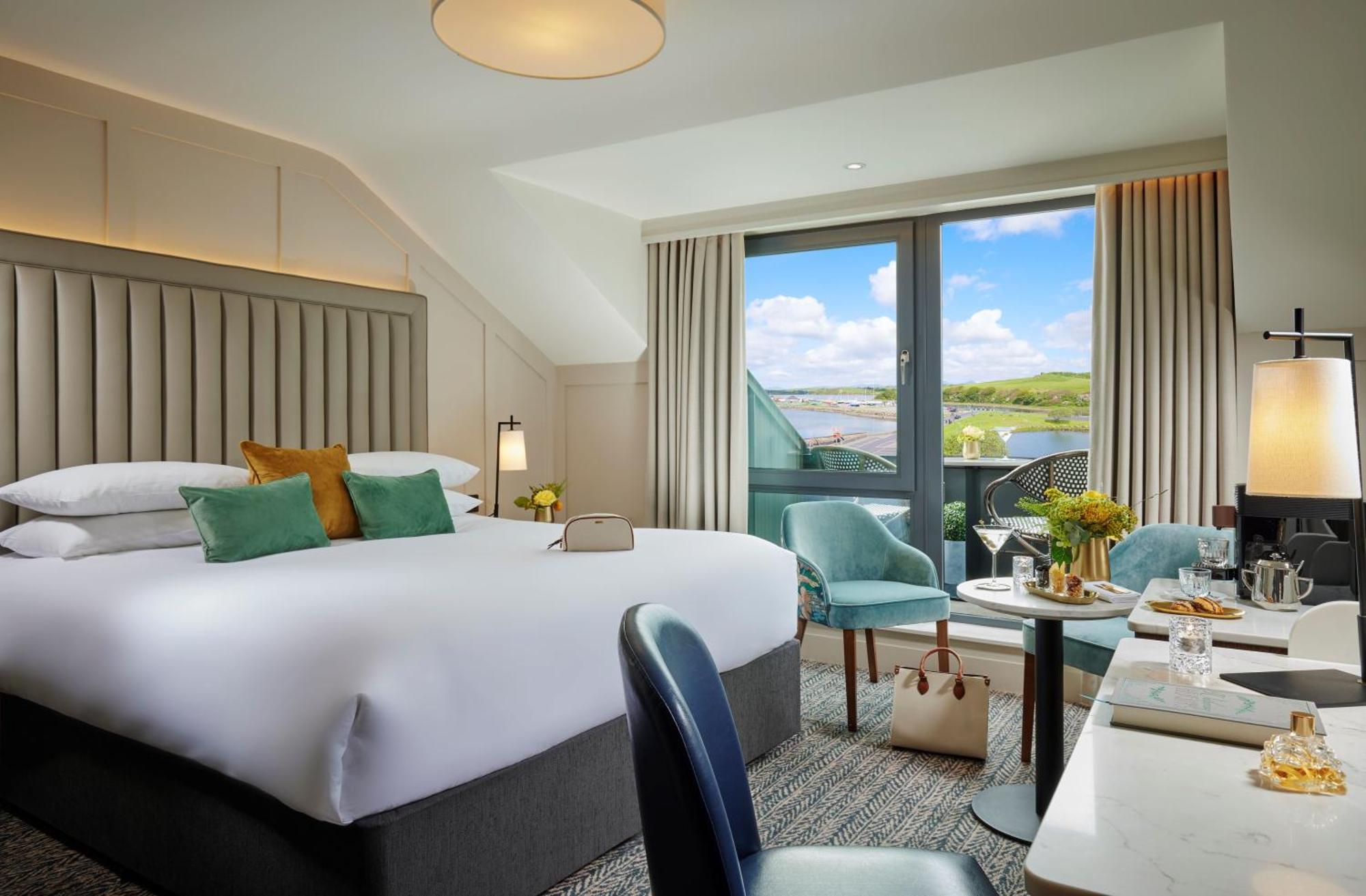Westport Coast Hotel エクステリア 写真
