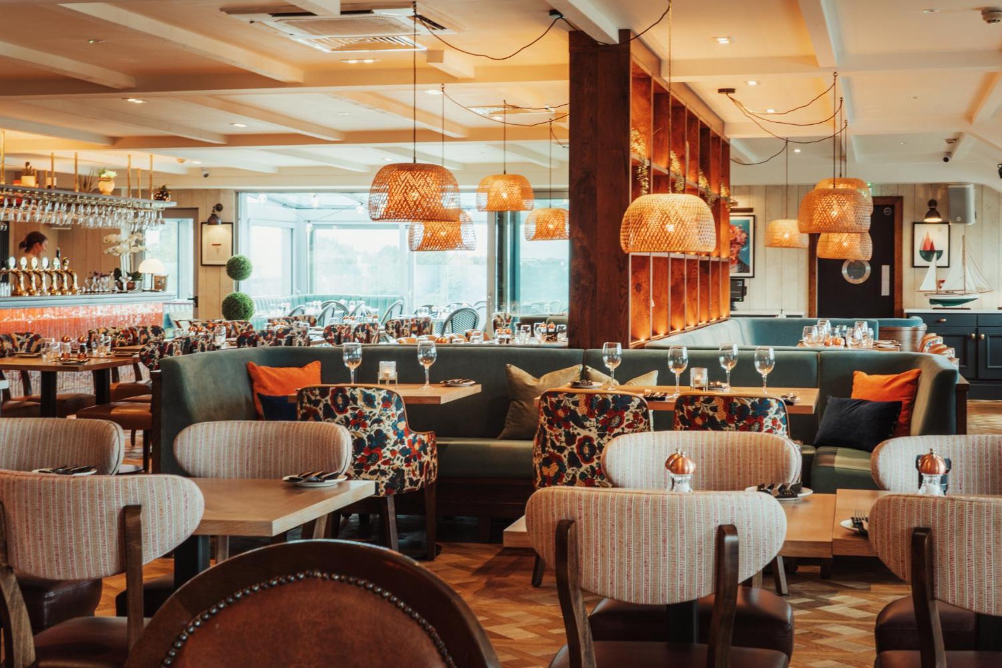 Westport Coast Hotel エクステリア 写真